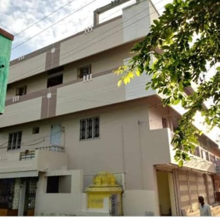 Sri Vari Residency Hostel Vellore Buitenkant foto