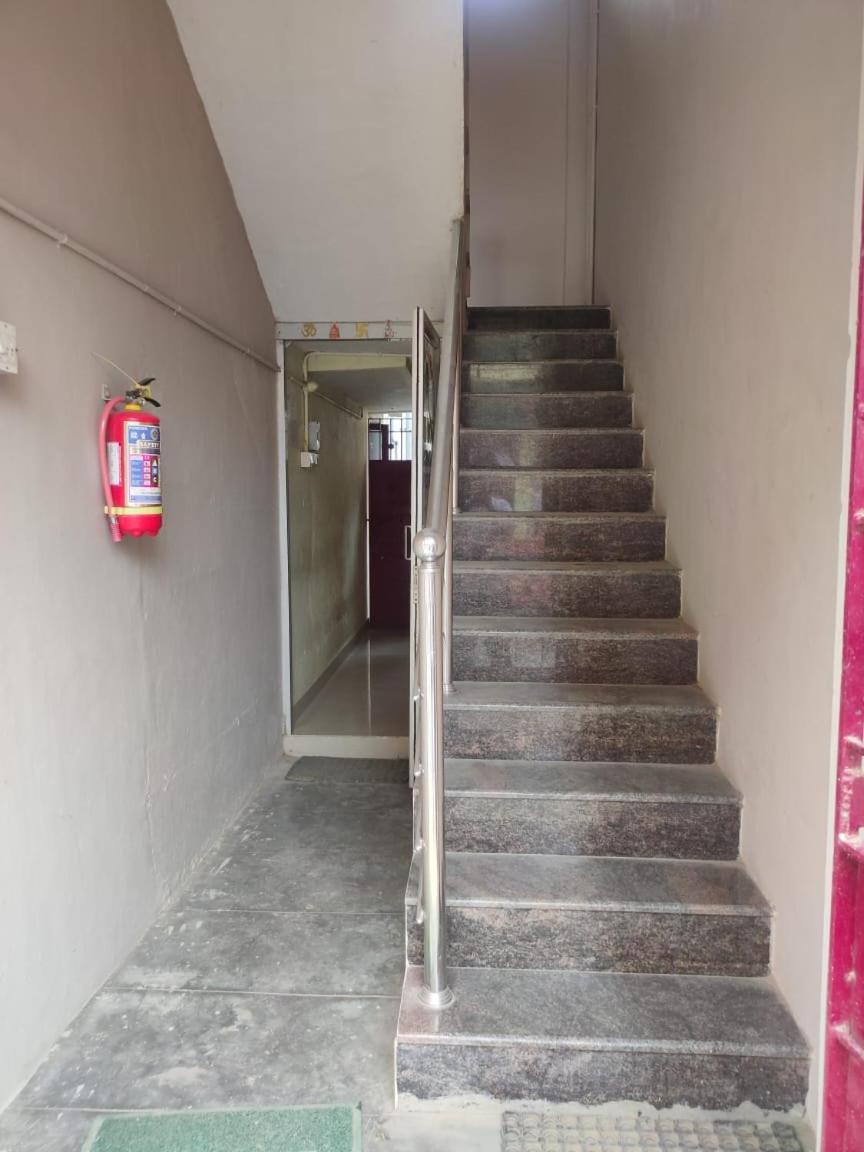 Sri Vari Residency Hostel Vellore Buitenkant foto