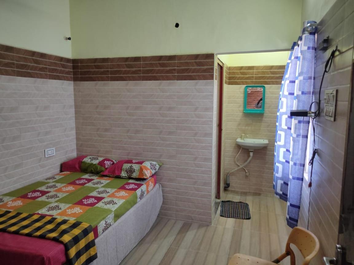 Sri Vari Residency Hostel Vellore Buitenkant foto